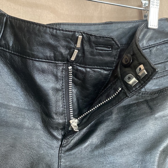 Kardashians Bebe Leather Shorts 2 - Picture 6 of 8